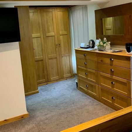 Deri-Down Guest House Abergavenny Esterno foto
