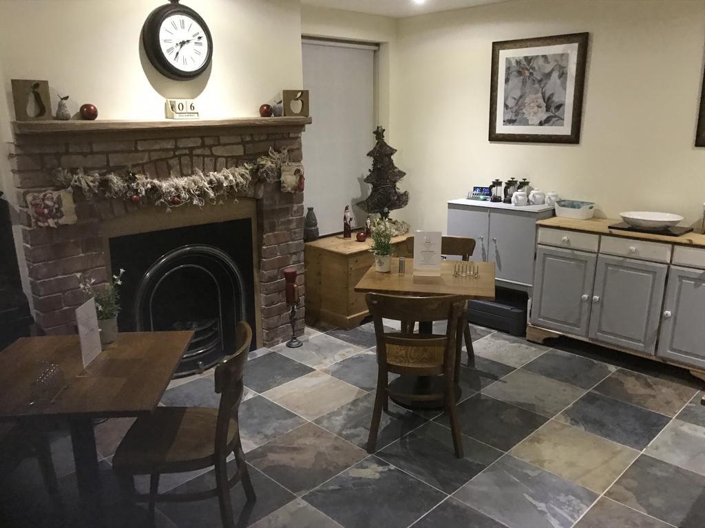 Deri-Down Guest House Abergavenny Esterno foto