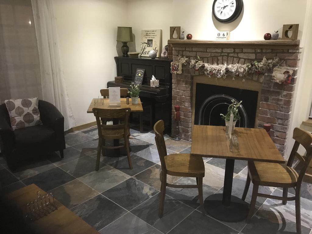 Deri-Down Guest House Abergavenny Esterno foto