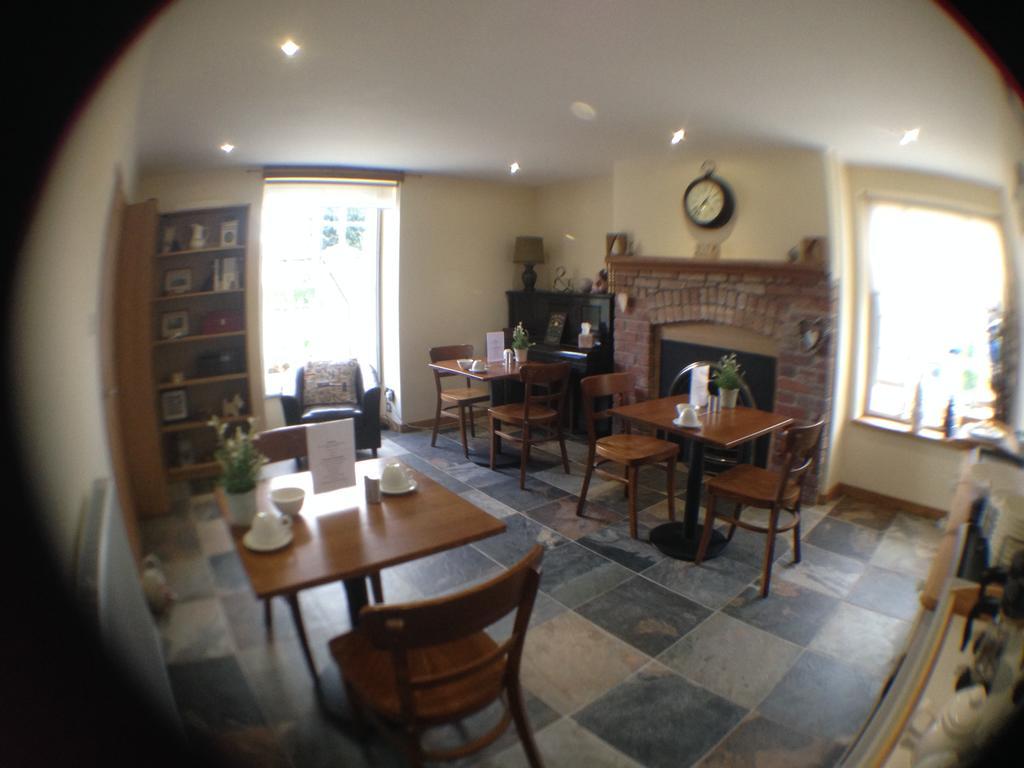 Deri-Down Guest House Abergavenny Esterno foto