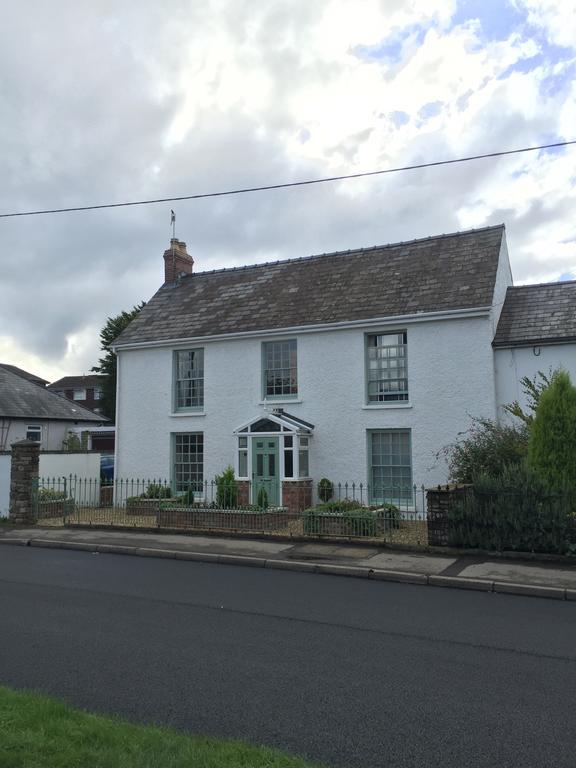 Deri-Down Guest House Abergavenny Esterno foto