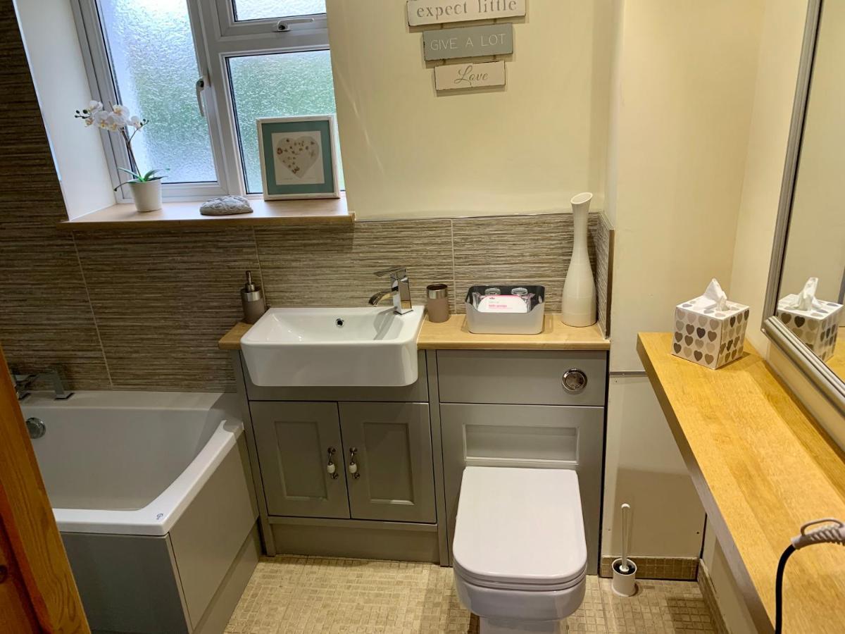 Deri-Down Guest House Abergavenny Esterno foto