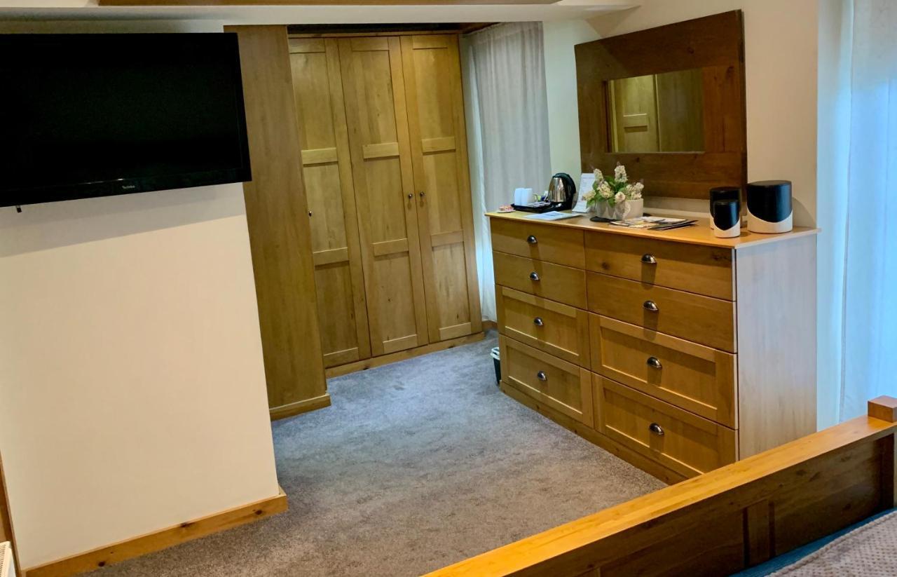Deri-Down Guest House Abergavenny Esterno foto