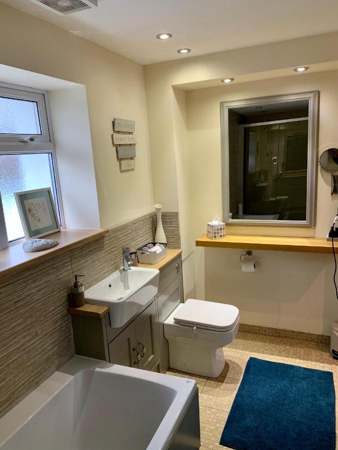 Deri-Down Guest House Abergavenny Esterno foto