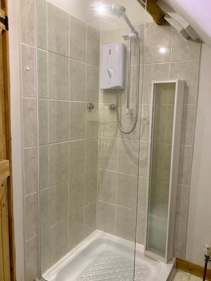 Deri-Down Guest House Abergavenny Esterno foto